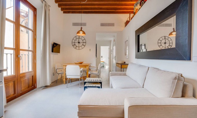 Cort Apartment | Experience Vintage Palma Palace: Top-Rated Family Getaway