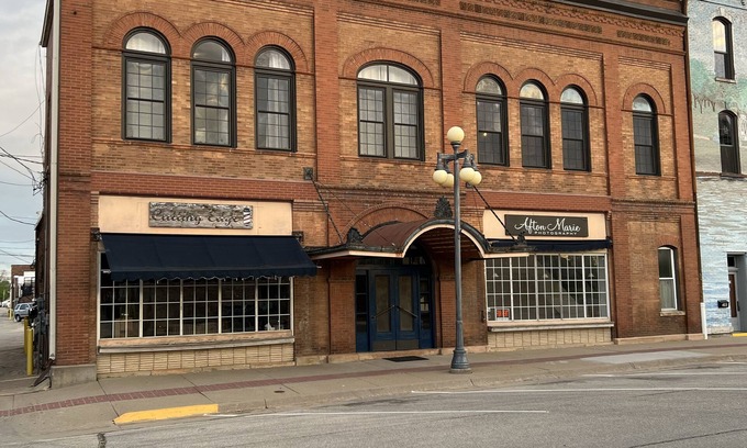 Vinton Apartment | Historic Downtown Vinton: Remodeled Apartment with Breakfast