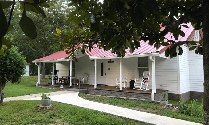 West Point House | Stylish & Modern Comfort at Wards @ Waverly - 10/10 Rated