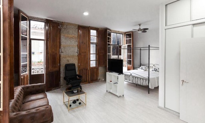 Ribadavia Apartment | Cozy Vintage Ribadavia: Pet-Friendly Family Retreat