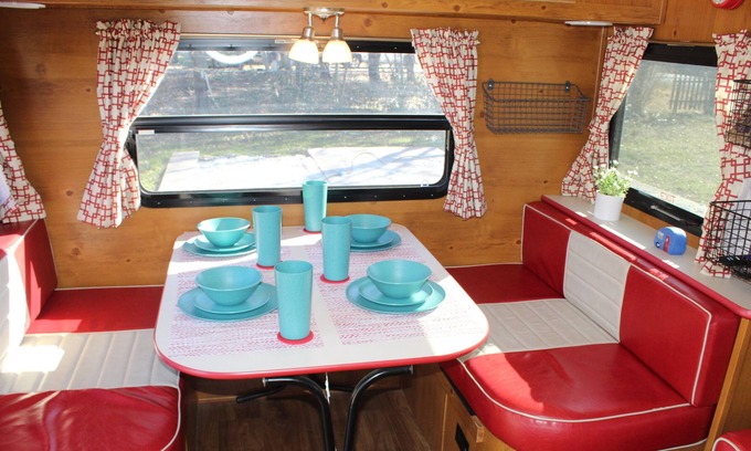 Woodway House | Vintage RV Mins. to Lake Waco, Zoo, Baylor, Silos & Magnolia!