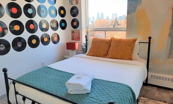 Inglewood Apartment | Vintage Studio with City Views, Perfect for Families