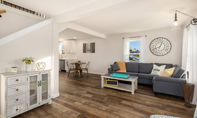 Snohomish House | Historic Vintage Trail House: Family-Friendly Retreat