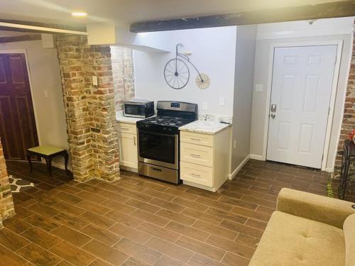 Uptown Historic District Apartment | Hidden Gem in Uptown: Walk to Attractions, Renovated Comfort