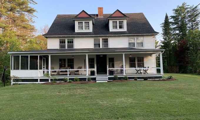 Hebron House | Vintage Victorian Farmhouse for Family Getaways with Spa
