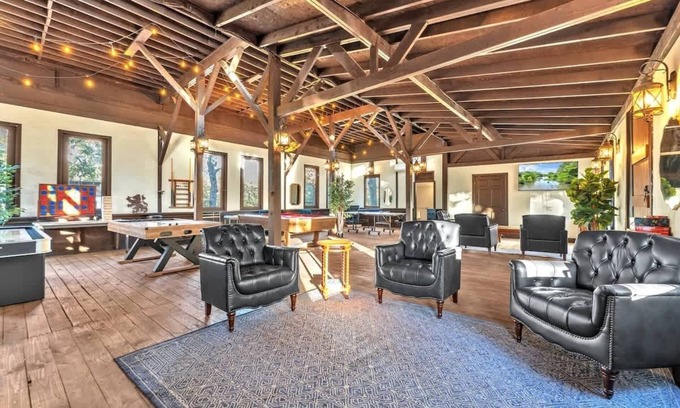 Fredericksburg House | Viognier: Pet Friendly, Hot-tub, 10-mins to Downtown!
