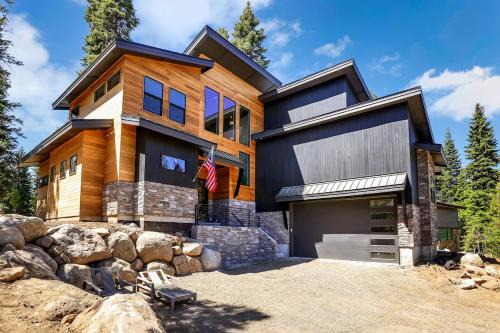 McCall House | Violet Retreat