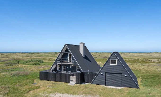 Rødhus House | Discover "Viona": Oceanfront Retreat with Spa & Breakfast