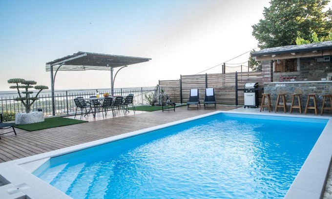 Piran Apartment | Elegant VIP Apartment Kavo with Oceanfront Pool Views