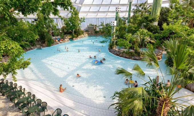 Heijen House | Relax at VIP Eden Cottage with Pool and Spa Amenities