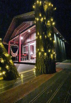 Anyksciai Cabin | Romantic Red Love House with Oceanfront Views for Couples