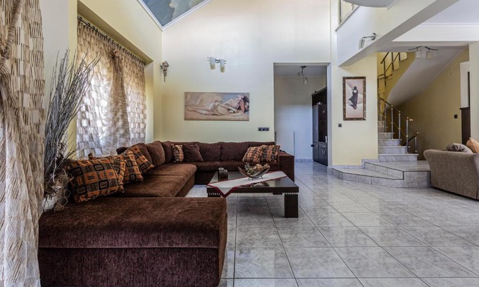 Katerini Villa | Elegant Vip Villa with Hot Tub & BBQ, Rated 10/10