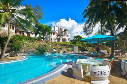 Gede Hotel | Relaxing Vipingo Beach Resort with Pool and Spa Amenities