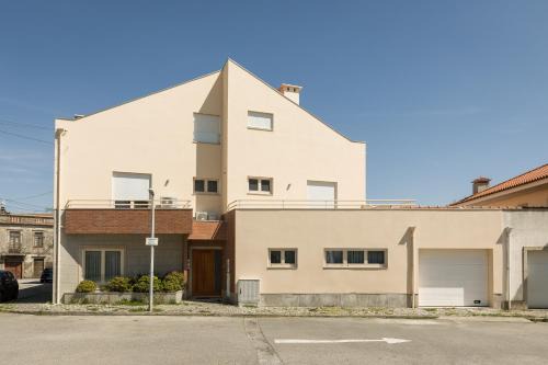 Espinho House | Viravento - Family House with Oceanfront Views & Hot Tub