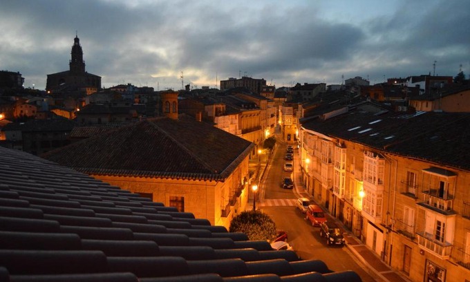 Haro Apartment | Exceptional Virgen de La Vega: Child-Friendly Retreat