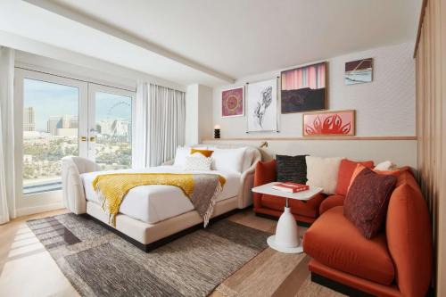 Las Vegas Resort | Experience Virgin Hotels Las Vegas: Pet-Friendly & Ocean View