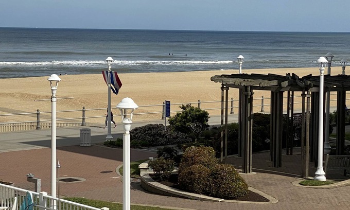 Virginia Beach Apartment | Oceanfront Studio at Virginia Beach with Pool & Balcony