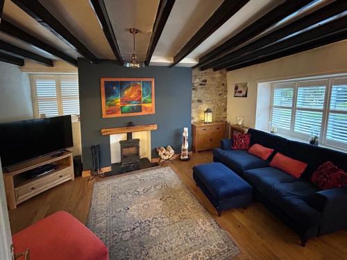 Richmond House | Virginia House: A Cozy Contemporary Cottage for Your Stay