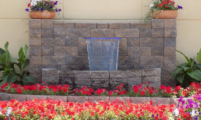 Deerfield Hotel | Inviting Virginia Inn: Pool, Breakfast & Family-Friendly Stay