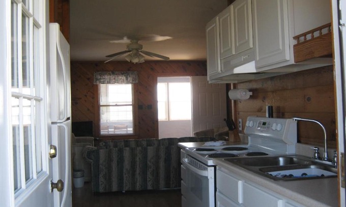 Quinby Resort | Pet-Friendly Virginia Landing Camping Resort Cabin 19 Awaits