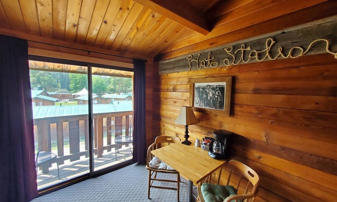 Winthrop Cabin | Explore Virginian Resort: Pet-Friendly Stay with Breakfast