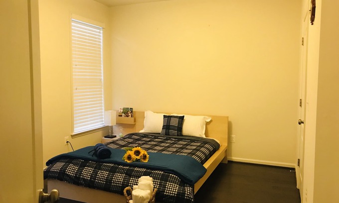 Aldie House | Cozy Virginian Retreat with Kitchen, Minutes from IAD Airport