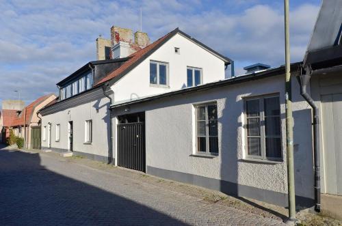 Innerstaden Apartment | Explore Visby Innerstad Lägenheter & Rum with Hot Tub Access
