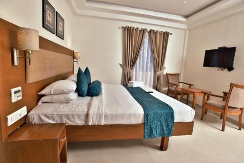Kuppaayil Hotel | Budget-Friendly Vishnu Inn with Restaurant & Family Amenities