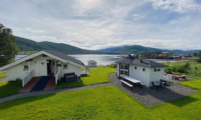 Gibostad House | Experience Cozy Comfort at Leif in Senja - Rated 10/10