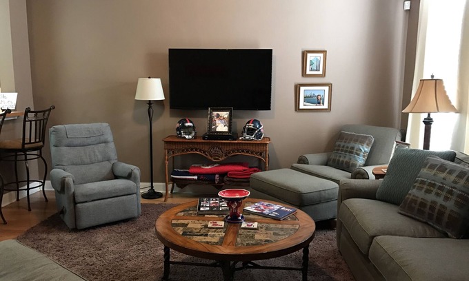 Oxford Condo | Explore Oxford: Stay in a Gated Community Near Campus