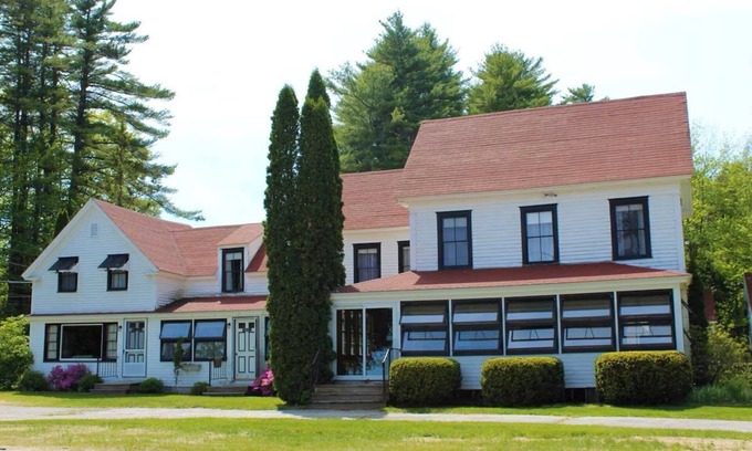 North Sebago Apartment | Vista Apartment-Private Beach-Pets Welcome - Round Table Lodge, Sebago, Maine