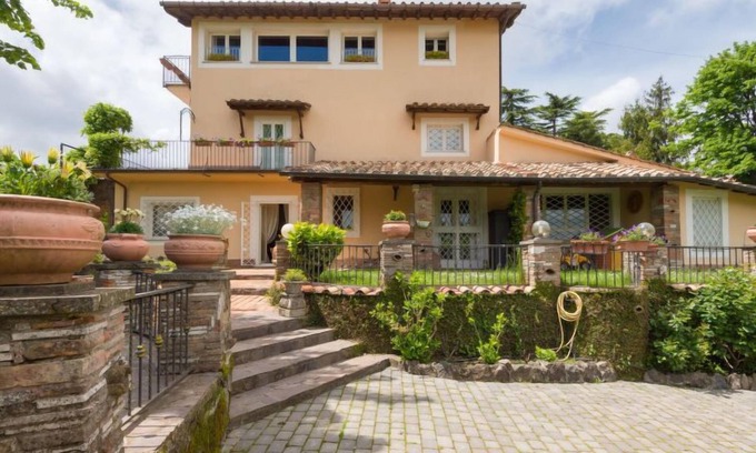Rocca di Papa House | Relax at Vista da Rocca di Papa with Oceanfront Amenities