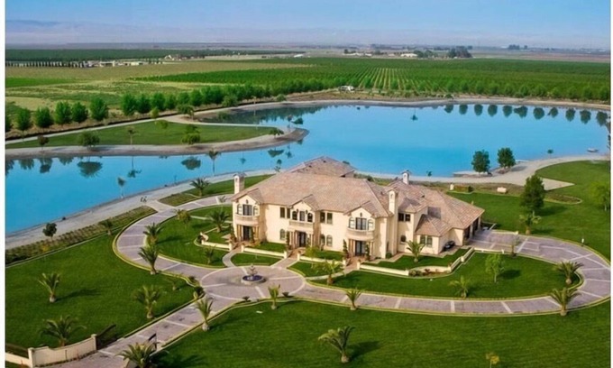 Pumpkin Center House | Vista Del Lago: Experience Poolside Bliss and Relaxation
