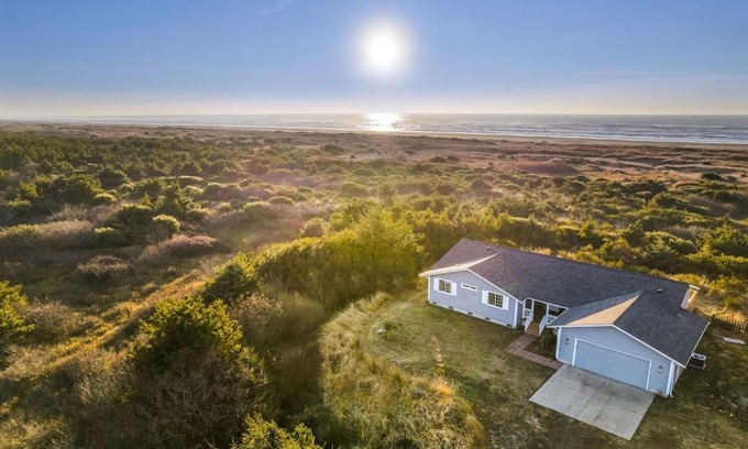 Ocean City House | Elegant Vista Del Mare Beach House - Pet Friendly Retreat