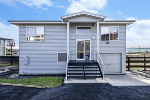 Bridport House | Family-Friendly Getaway at Vista Del Porto - Rated 9.3/10