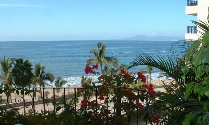 Emiliano Zapata Condo | Experience Ocean Views and Relaxation at Vista del Sol