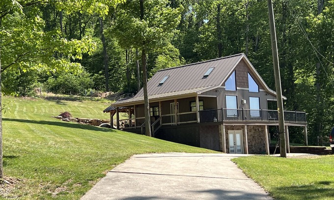 Pitman Cabin | Vista Getaway - Secluded Cabin with Spa and Hot Tub