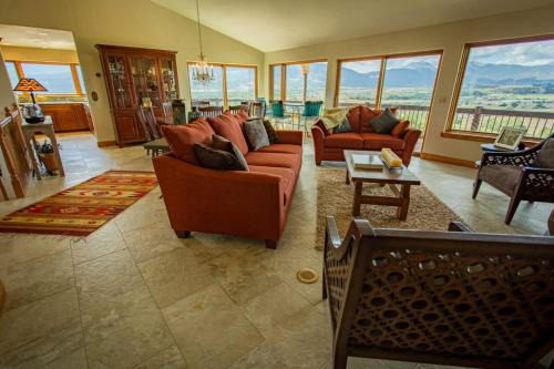Salida House | Family-Friendly Vista Grande: 3-4 Bedroom Options Nearby