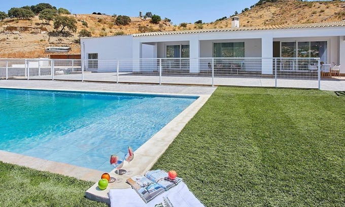 Olvera Villa | Unforgettable Vista Hermosa Olvera with Pool & Ocean Views