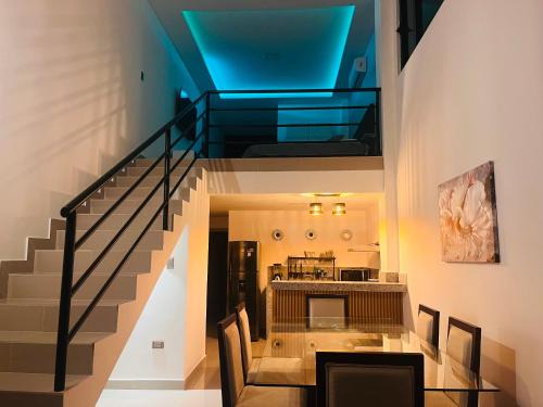 Guayaquil Apartment | Relaxing Vista Hills Loft with Jacuzzi Near Consulado Americano
