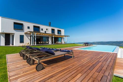 Zamask Villa | Family-Friendly Stay at Vista Hotel with Amazing Amenities