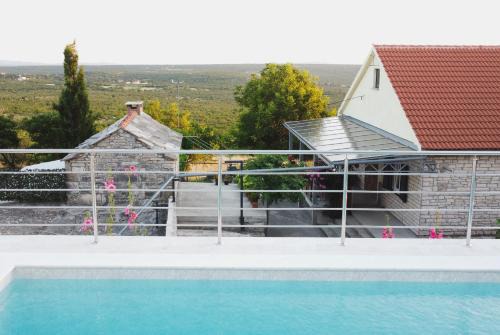 Benkovac Villa | Oceanfront Vista Kum: Family-Friendly Getaway with Pool