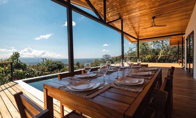 San Mateo House | Tranquil Tropical Retreat with Ocean Views and Pool