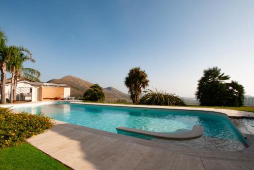 Itri Apartment | Experience Oceanfront Bliss at Vista Paradiso 2