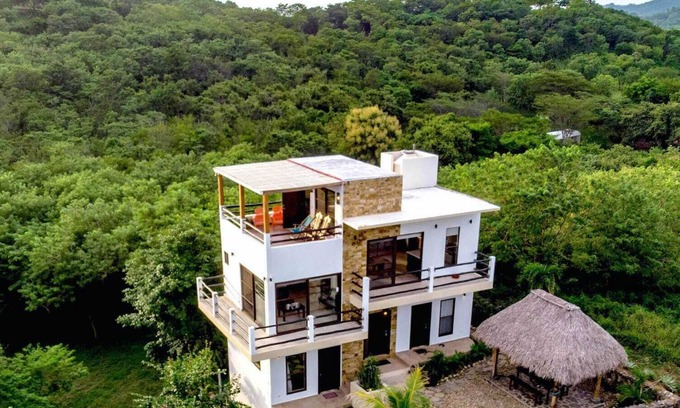 Popoyo House | Oceanview Vista Popoyo Lodge: Family-Friendly Getaway