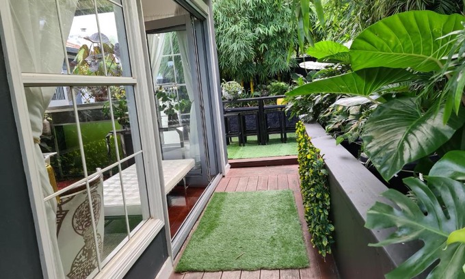 Arncliffe House | Convenient Vista Unit & Bamboo House Near City and Beach
