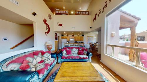 Moab House | Vista Villa #3A5: Family-Friendly Getaway with Pool & Hot Tub