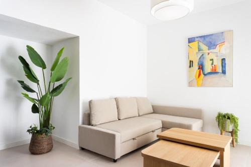 Santa Cruz de Tenerife Apartment | Vistamar Beach: 4-Star Haven with Private Oceanfront Access
