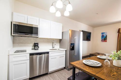 Sierra Vista House | Modern Retreat at Vistas 116: Pet & Child Friendly Stay