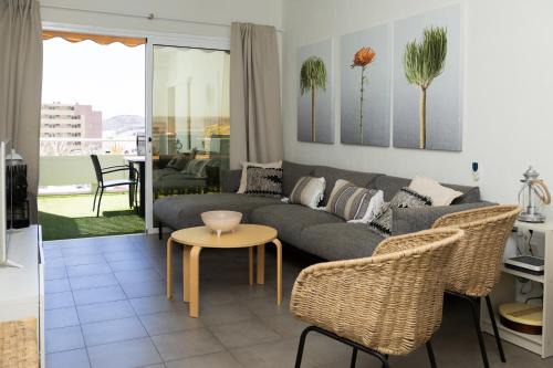 Poris de Abona Apartment | Oceanfront Retreat: Guest Rated 9.8 with Beach Views